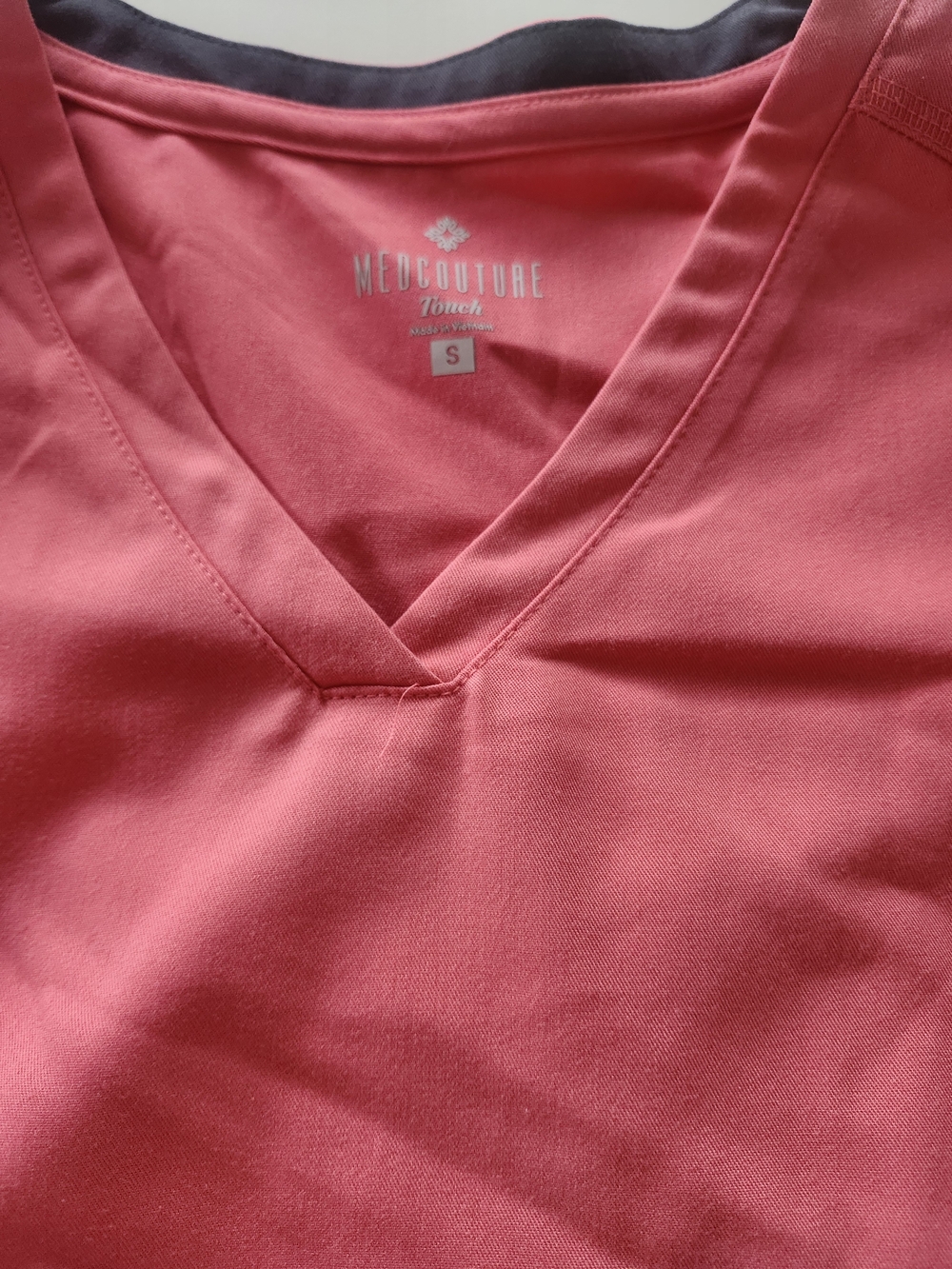 Med Couture Coral Pink Scrub Top and Jogger Pants Set (S/M) - Picture 3 of 12